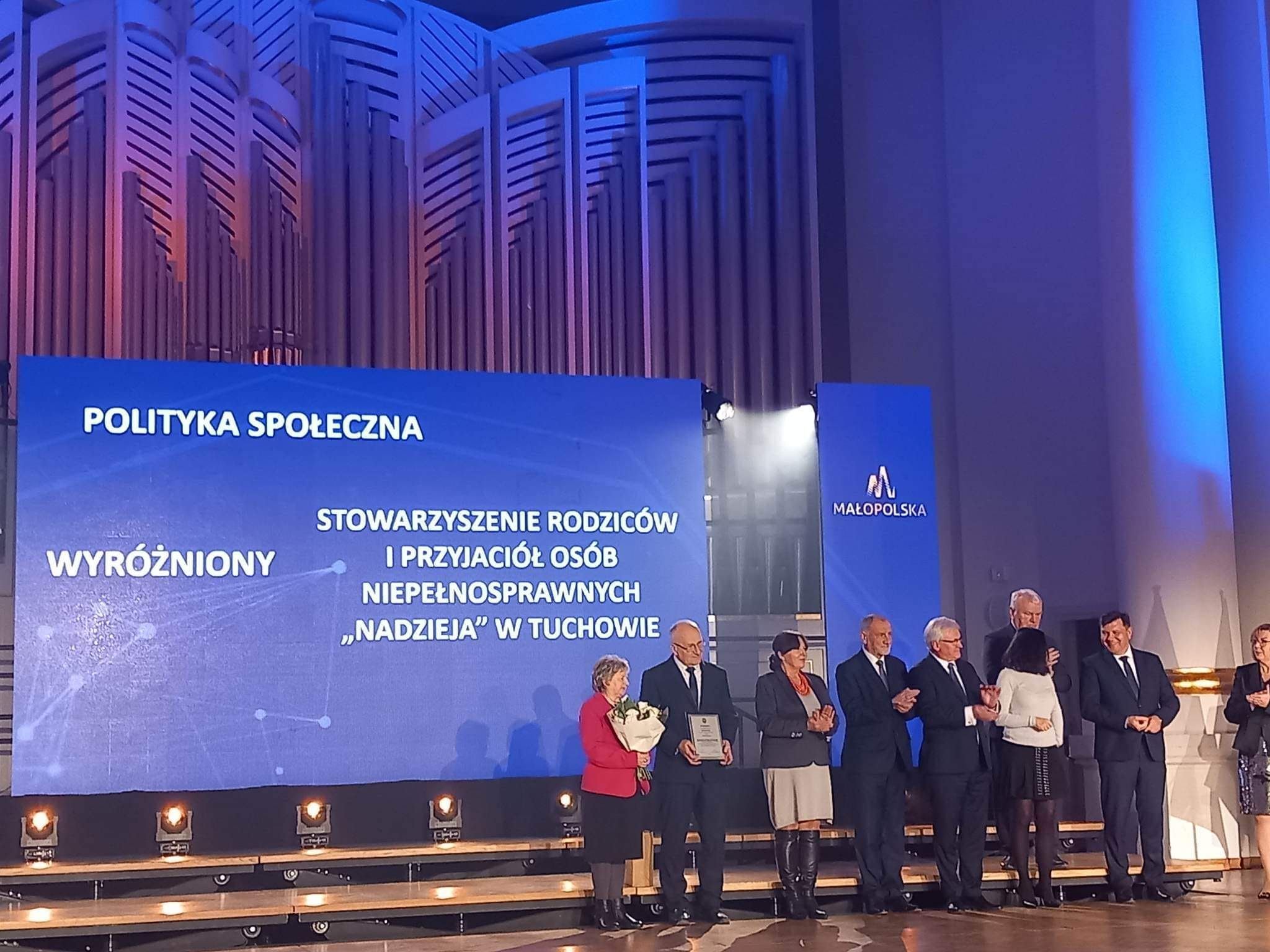 Stowarzyszenie Rodziców i Przyjaciół Osób Niepełnosprawnych „Nadzieja”  w Tuchowie otrzymało wyróżnienie w konkursie „Kryształy Soli 2022” w kategorii „Polityka Społeczna”